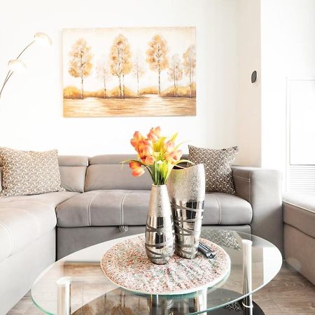 Bright Condo In The Heart Of Toronto Esterno foto