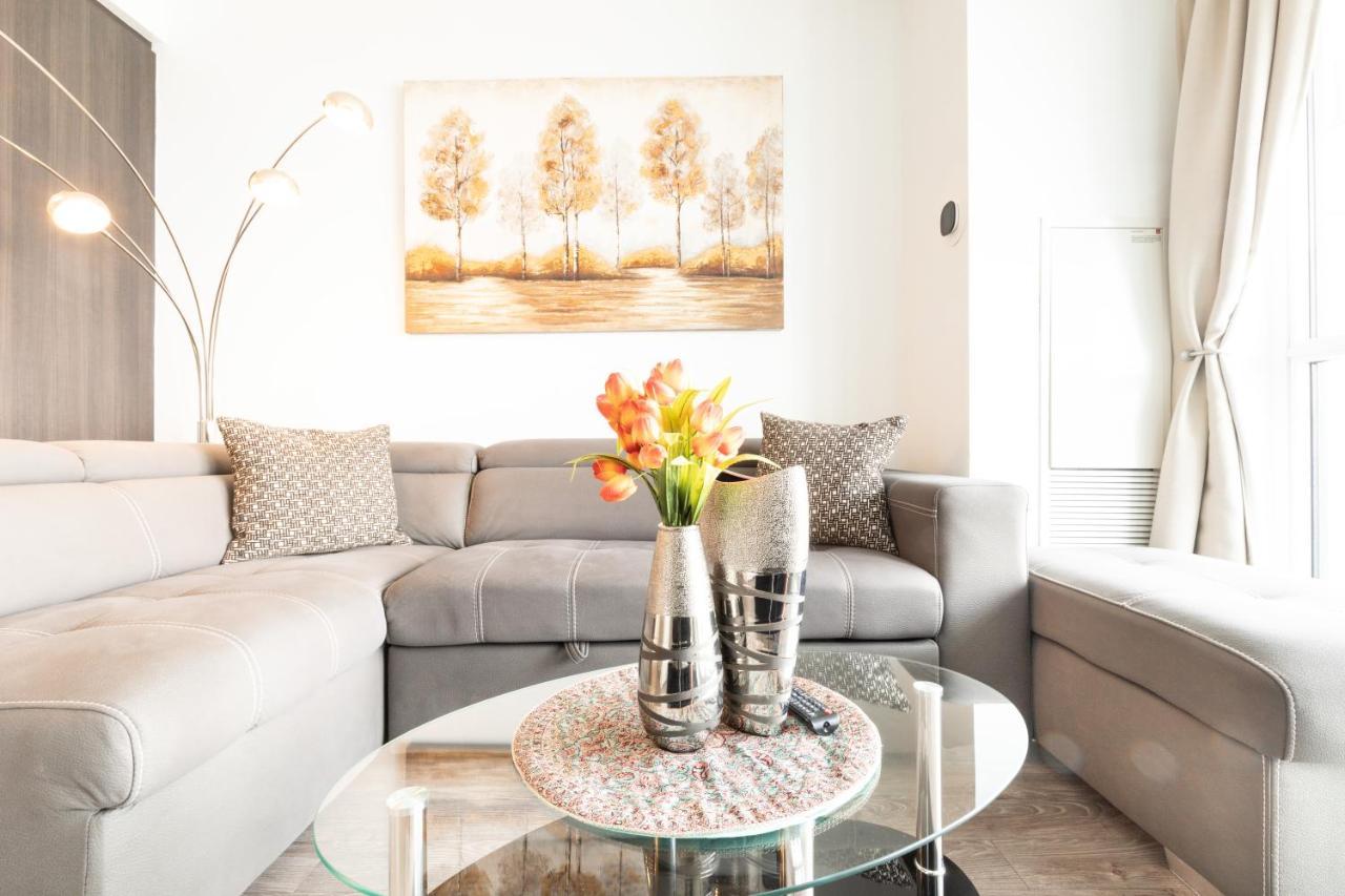 Bright Condo In The Heart Of Toronto Esterno foto