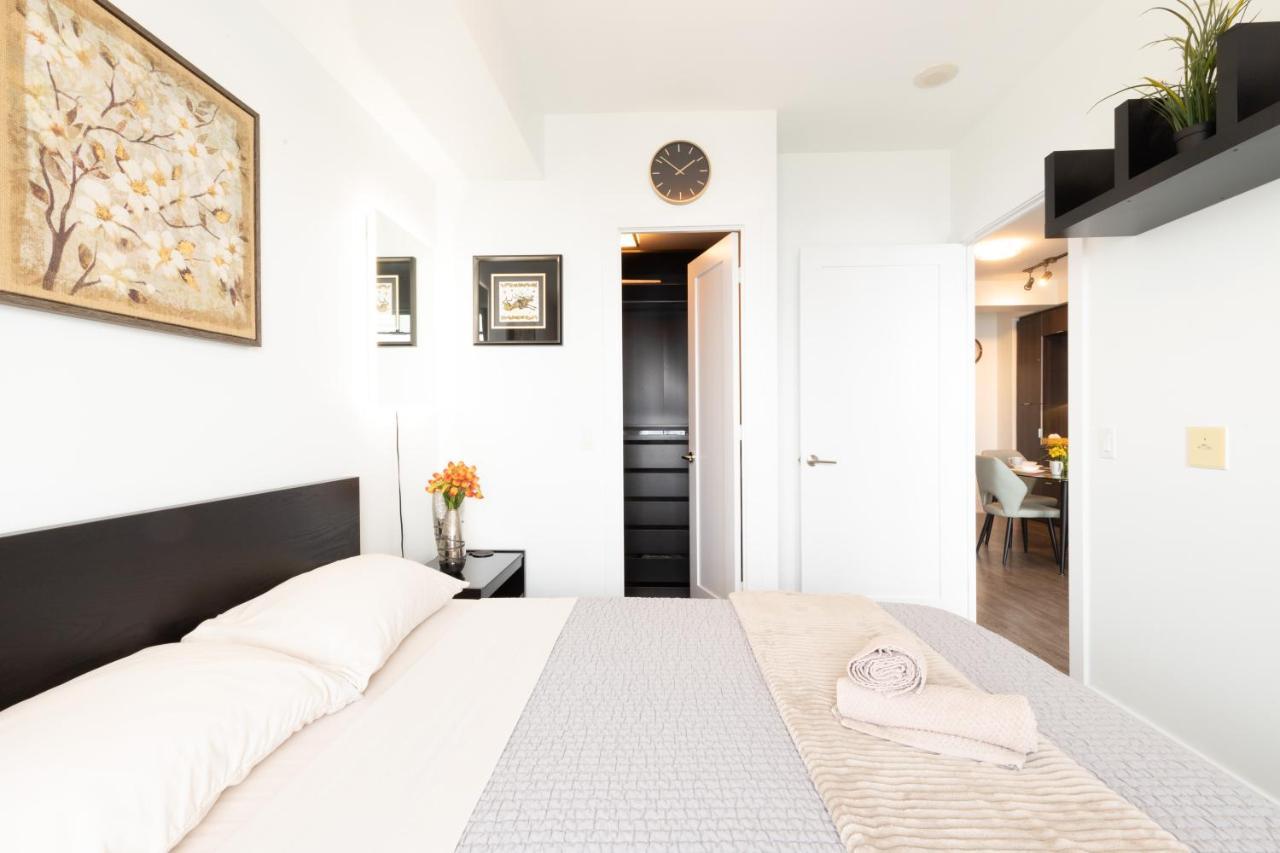 Bright Condo In The Heart Of Toronto Esterno foto