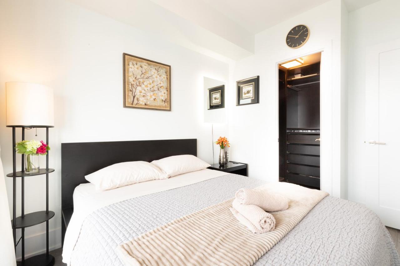 Bright Condo In The Heart Of Toronto Esterno foto