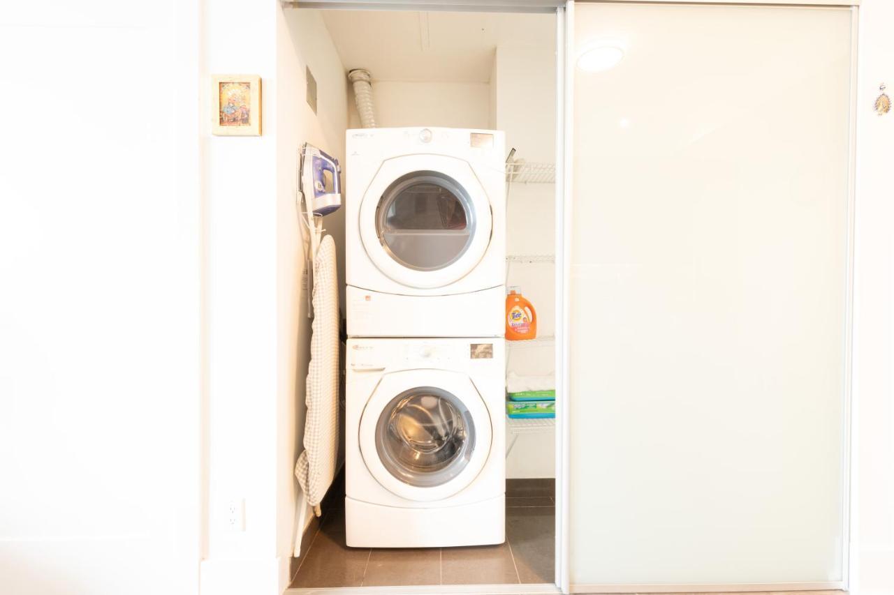 Bright Condo In The Heart Of Toronto Esterno foto