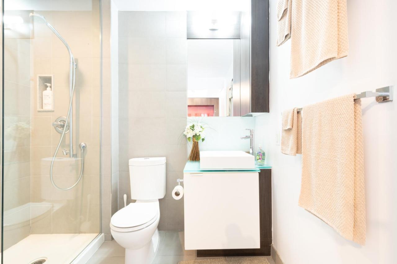 Bright Condo In The Heart Of Toronto Esterno foto