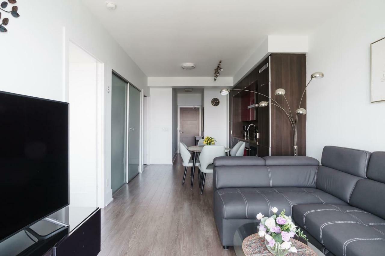 Bright Condo In The Heart Of Toronto Esterno foto
