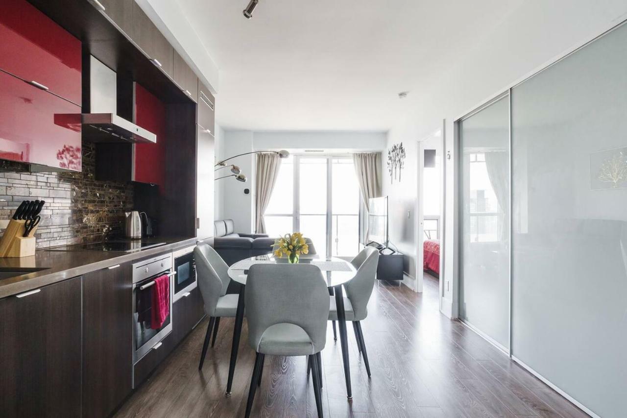 Bright Condo In The Heart Of Toronto Esterno foto