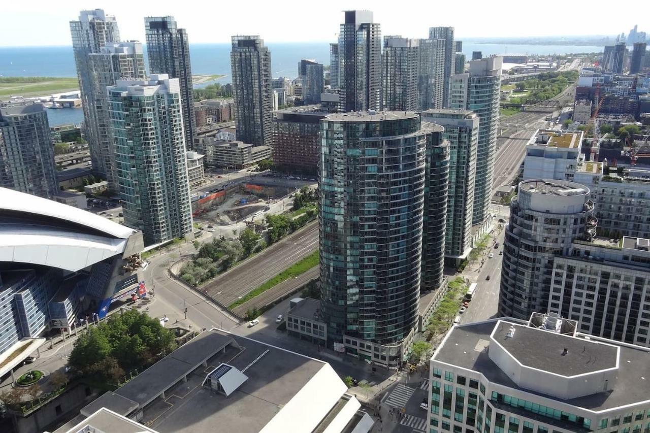 Bright Condo In The Heart Of Toronto Esterno foto