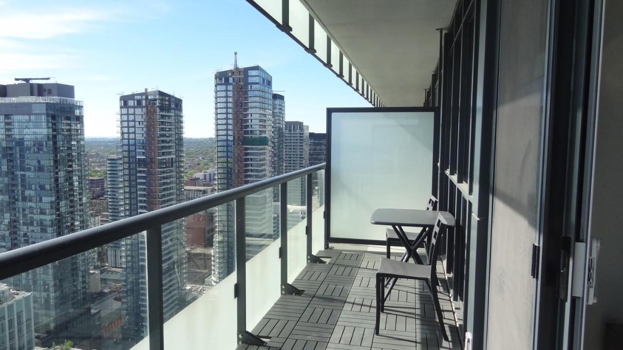 Bright Condo In The Heart Of Toronto Esterno foto