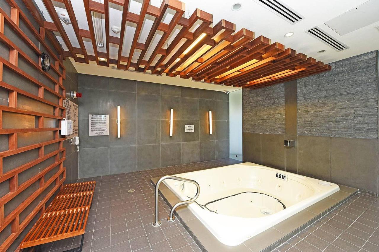 Bright Condo In The Heart Of Toronto Esterno foto